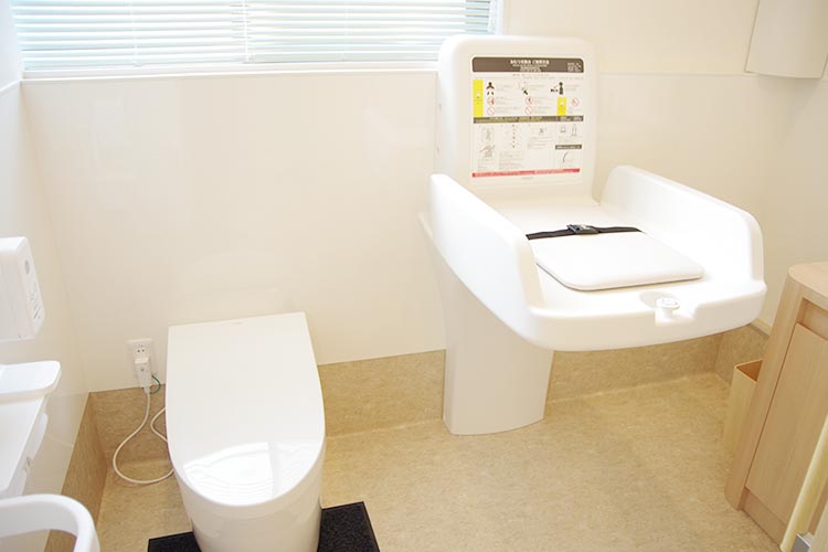 お手洗い・おむつ交換台